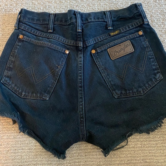 Wrangler vintage distressed shorts. - Picture 2 of 2